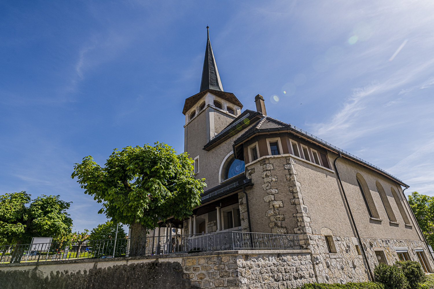 Eglise réformée évangélique avec vitraux de Aloys Perregaux – Saignelégier