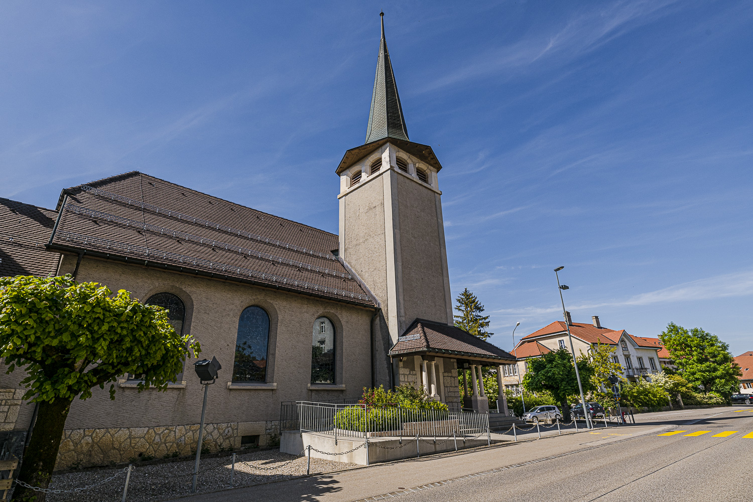 Eglise réformée évangélique avec vitraux de Aloys Perregaux – Saignelégier
